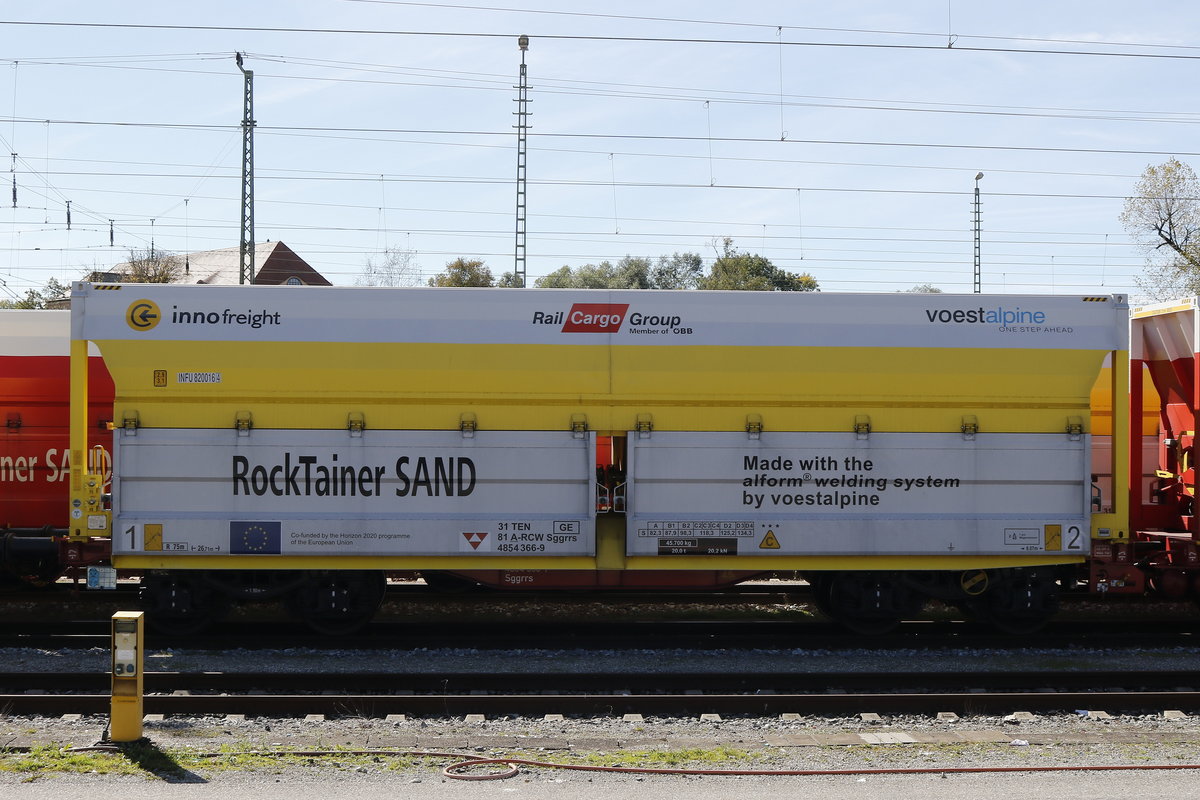 4854 366-9 (Sggrrs) am 2. Oktober 2017 in Rosenheim.