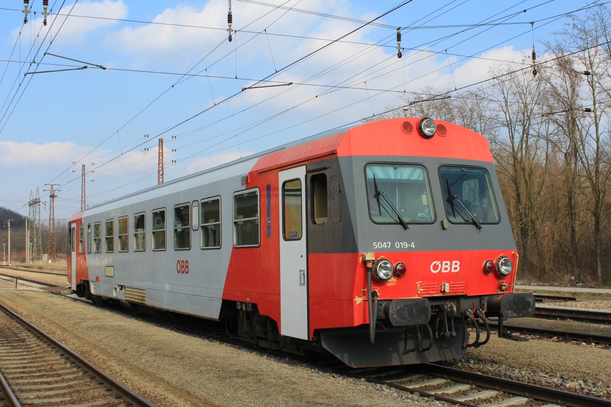 5047 019-4 am 16. März 2013 im Bahnhof von Viehofen.