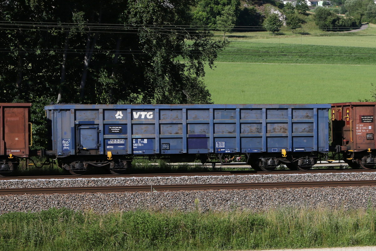 5302 172  Eaos) von  VTG  am 30. Juni 2020 bei Dollnstein im Altmhltal.
