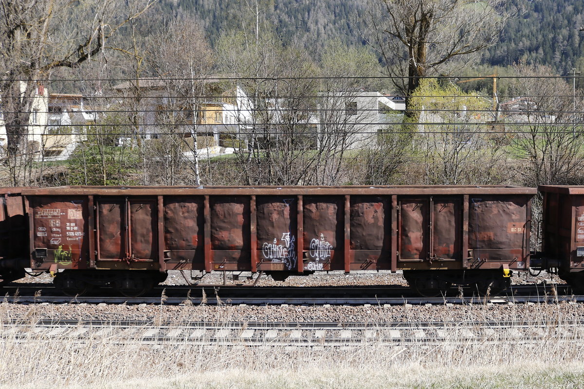 5376 491-2 (Eanos-x) vom Brenner kommend am 8. April 2017 bei Freienfeld/Sdtirol.