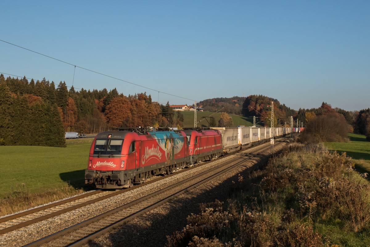541 013  Almdudler  und 541 020 vor dem  EKOL -Zug am 5. November 2015 bei Grabensttt.