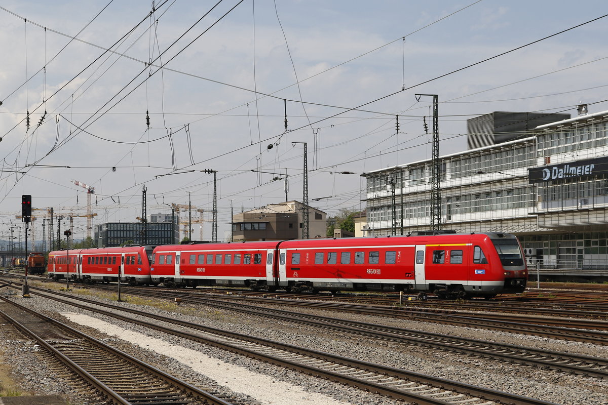 612 096-7 und 612 xxx fahren am 19. Mai 2017 in den  Regensburger Hauptbahnhof  ein.