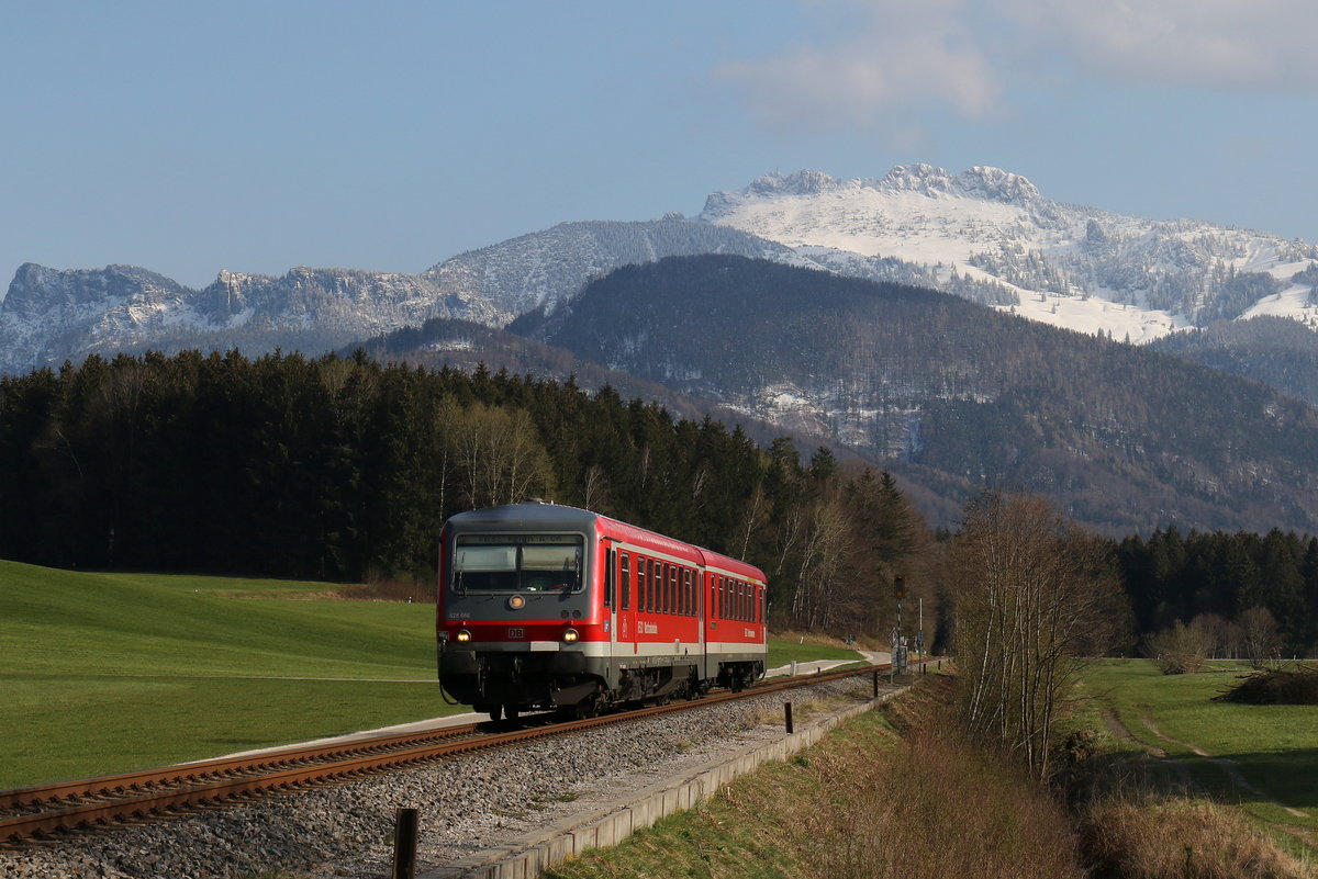 628 686 aus Aschau im Chiemgau kommend am 16. April 2021 bei Umratshausen auf der  Chiemgau-Bahn 