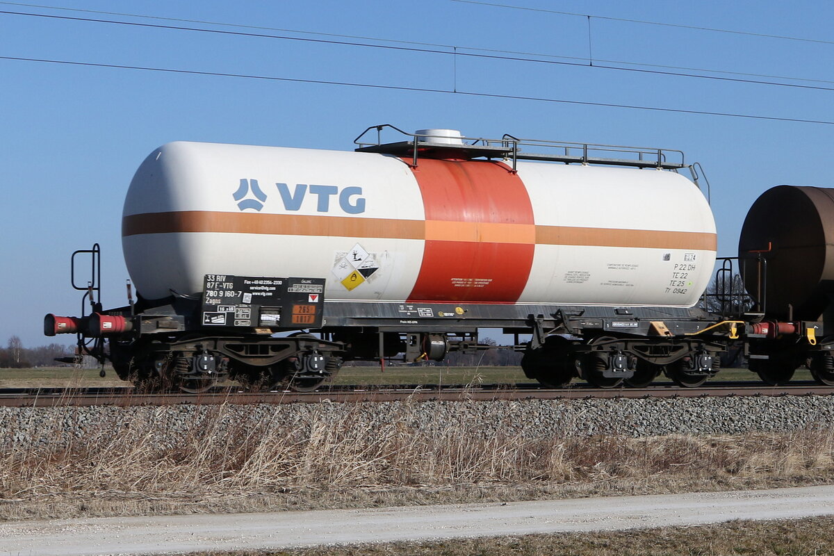 7809 160 (Zagns) von  VTG  am 28. Februar 2022 bei bersee am Chiemsee.