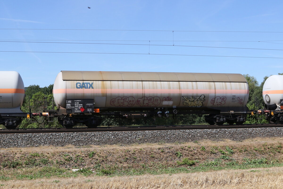 7819 229 (Zags) von  GATX  am 8. August 2022 bei Himmelstadt.