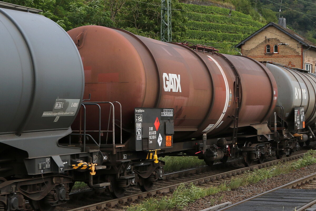 7843 888 (Zans) von  GATX  am 22. Juli 2021 bei Kaub am Rhein.