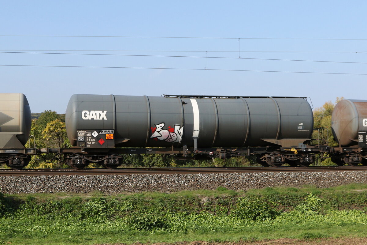 7848 619 (Zans) von  GATX  am 12. Oktober 2022 bei Himmelstadt am Main.