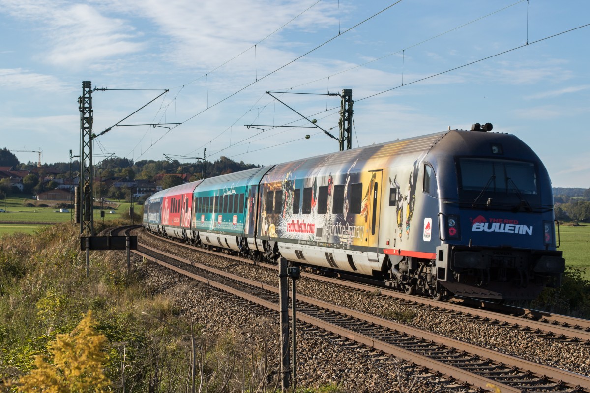 80 90 748 am Zugende des  Red Bull Fashion Train  am 5. Oktober 2015 bei Bernau am Chiemsee.