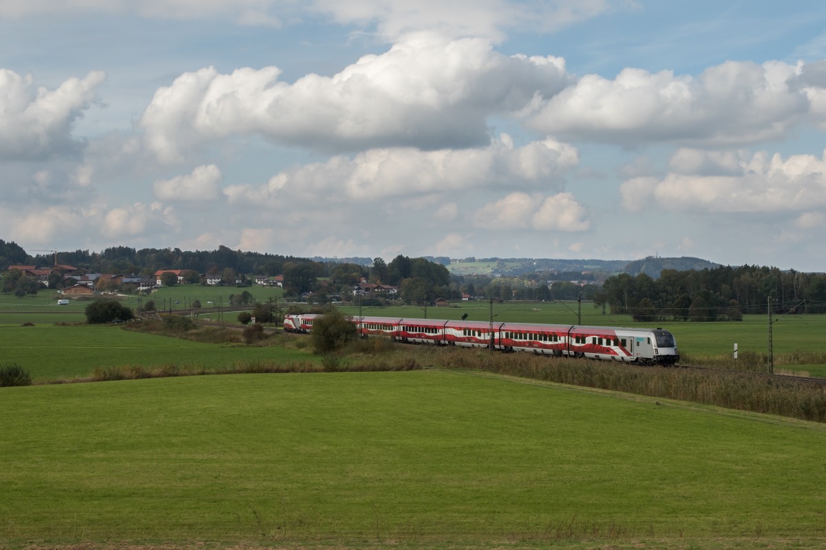 80 90 749 mit dem  Flaggen Rail Jet  am 9. Oktober 2015 bei Bernau am Chiemsee.