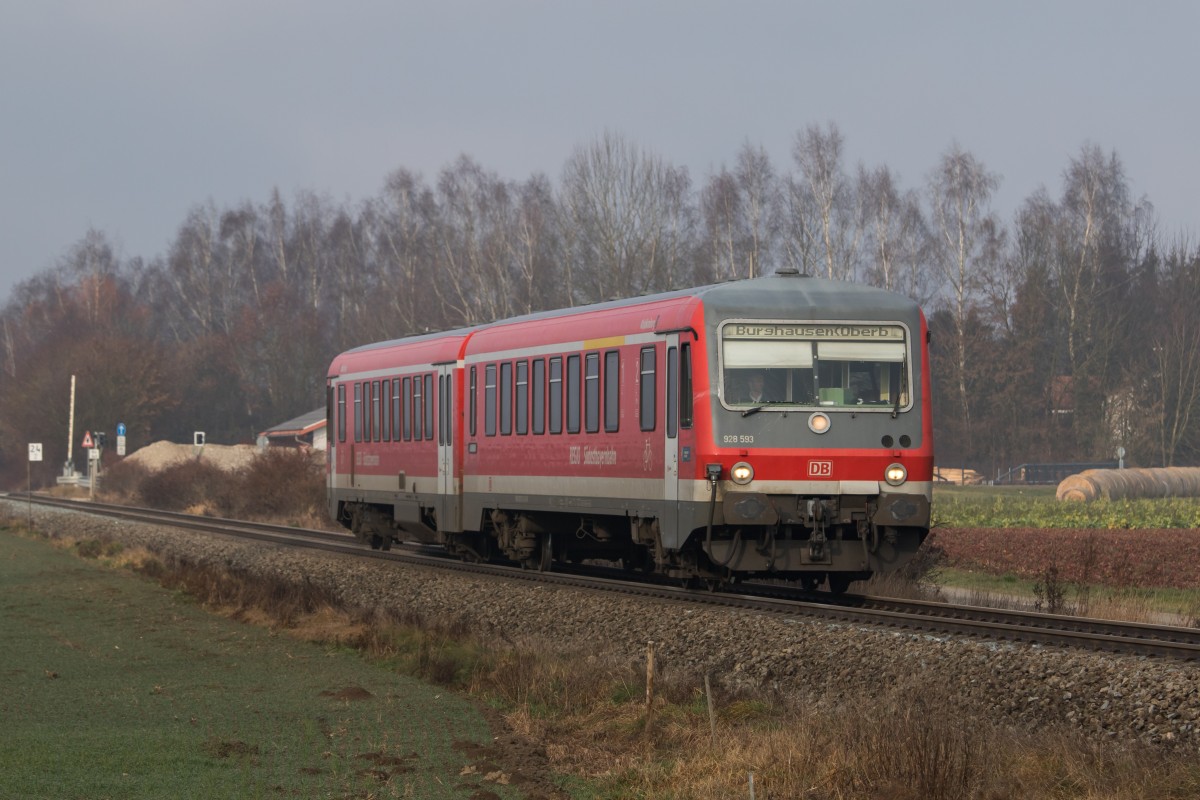 928 593 war am 30. Dezember 2015 bei Pirach auf dem Weg nach Burghausen.
