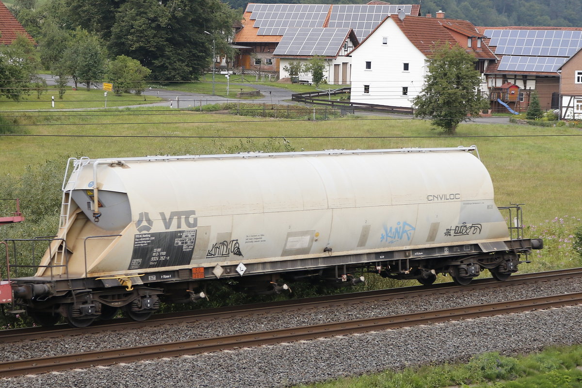9324 352-9 (Uacs) von  VTG  am 10. August 2017 bei Hermannspiegel im Haunetal.