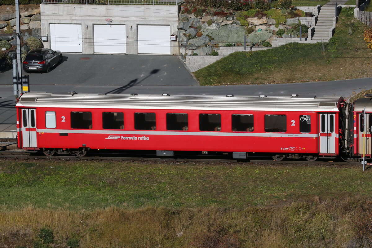 B 2379 im Bahnhof von Ardez am 24. Oktober 2021.