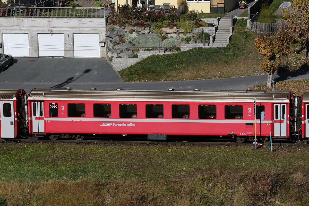 B 2424 im Bahnhof von Ardez am 24. Oktober 2021.