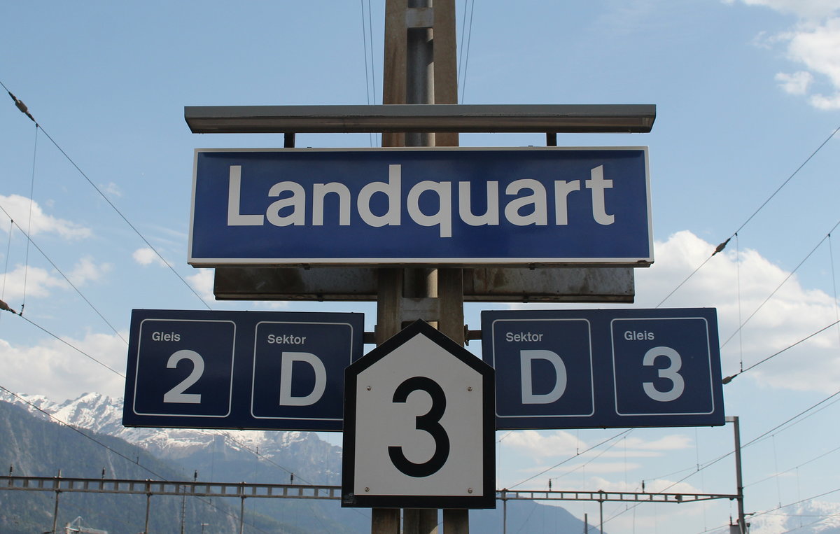 Bahnsteigschild im Bahnhof von  Landquart  am 27. Mai 2016.