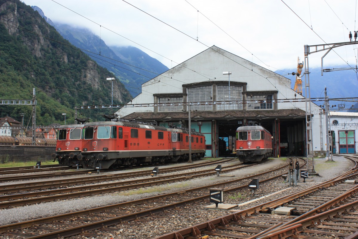 Blick auf den Lokschuppen im Bahnhof Erstfeld am 20. Augst 2014.