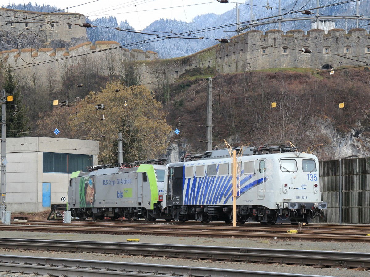 BLS 486 502 und 139 135-8 von  Locomotion  am 25. Januar 2014 im Bahnhof von Kufstein/Tirol.