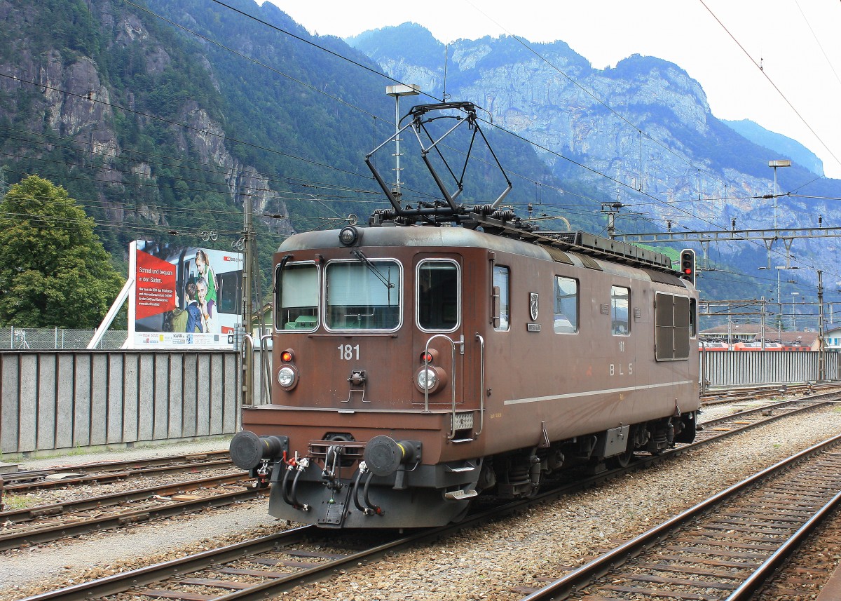 BLS Re 4/4 181 beim rangieren im Bahnhof von Erstfeld am 20. August 2014.