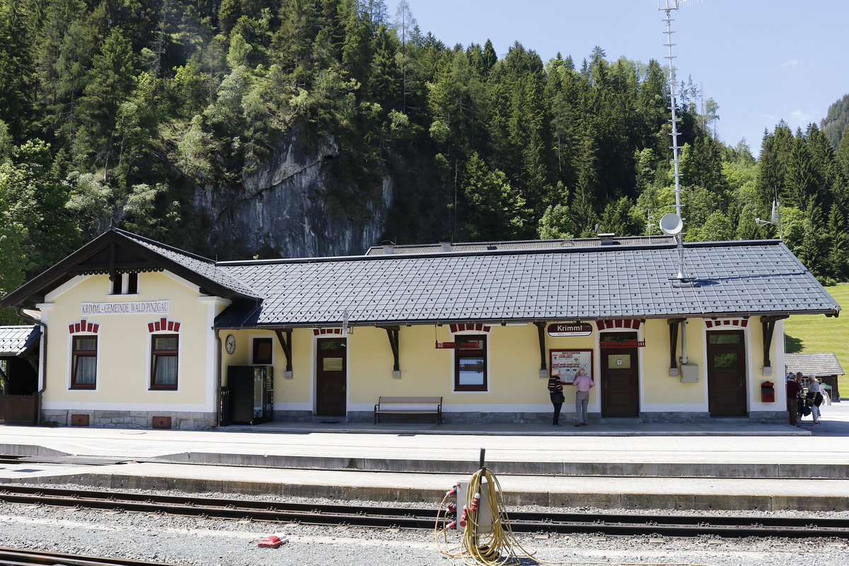 Der Bahnhof von  Krimml  ist Endpunkt der  Pinzgauer Lokalbahn . Aufgenommen am 26. Mai 2017.