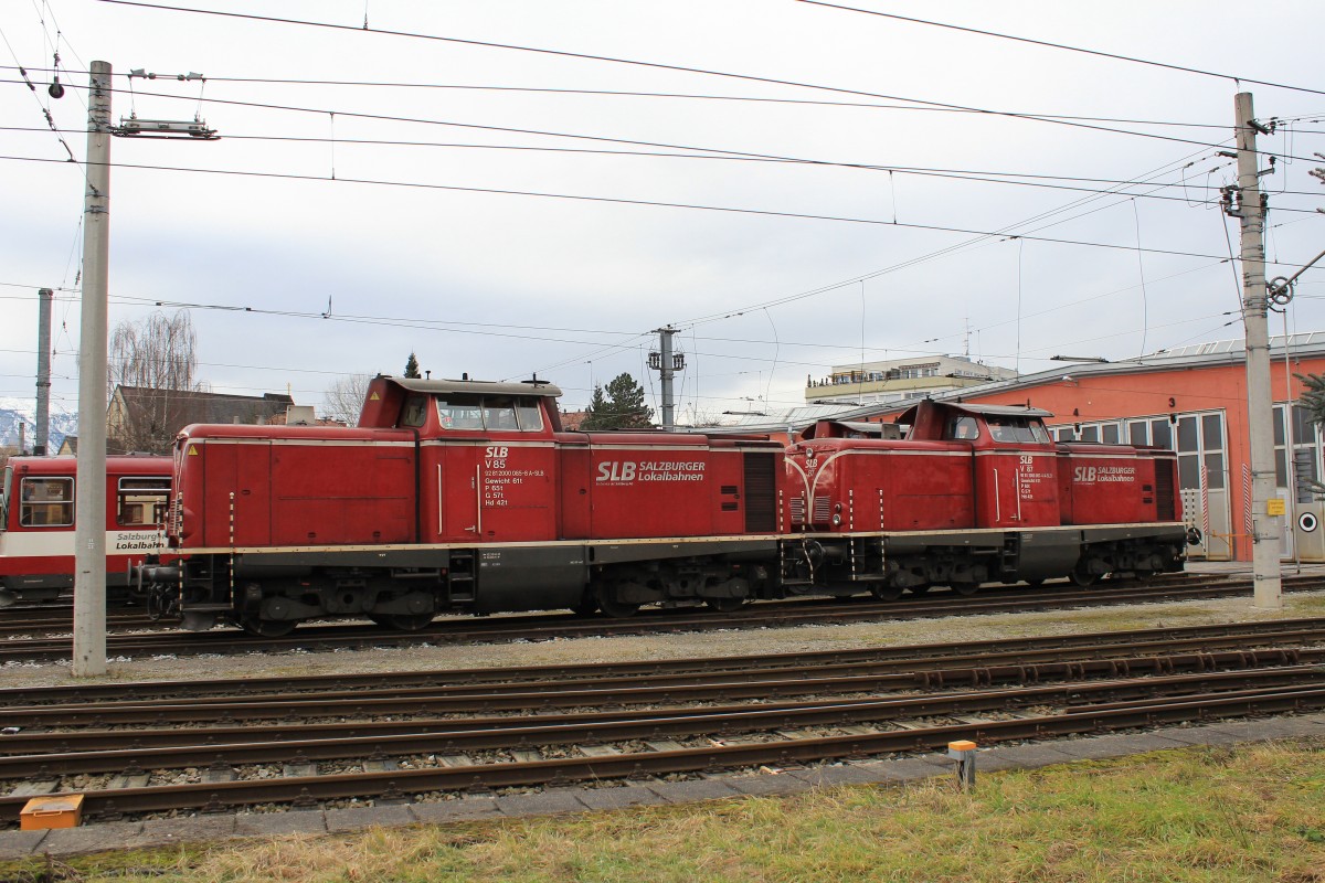 Die beiden Diesel-Loks 85 und 87 sind am 3. Januar 2013 im Depot abgestellt.