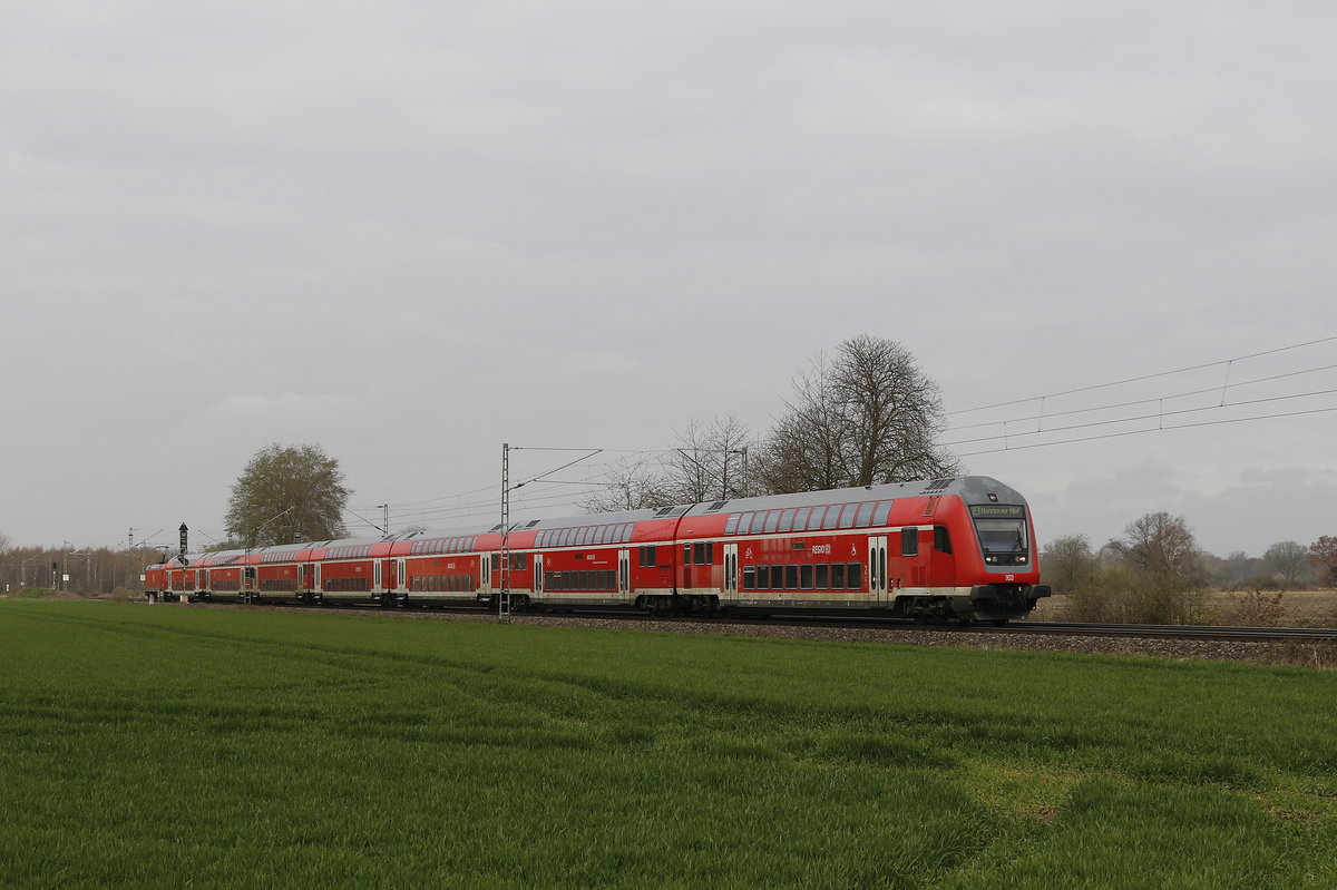 Doppelstock Regionalbahn mit Fahrtziel Hannover aus Bremen kommend am 28. Mrz 2019 bei Bremen-Mahndorf.