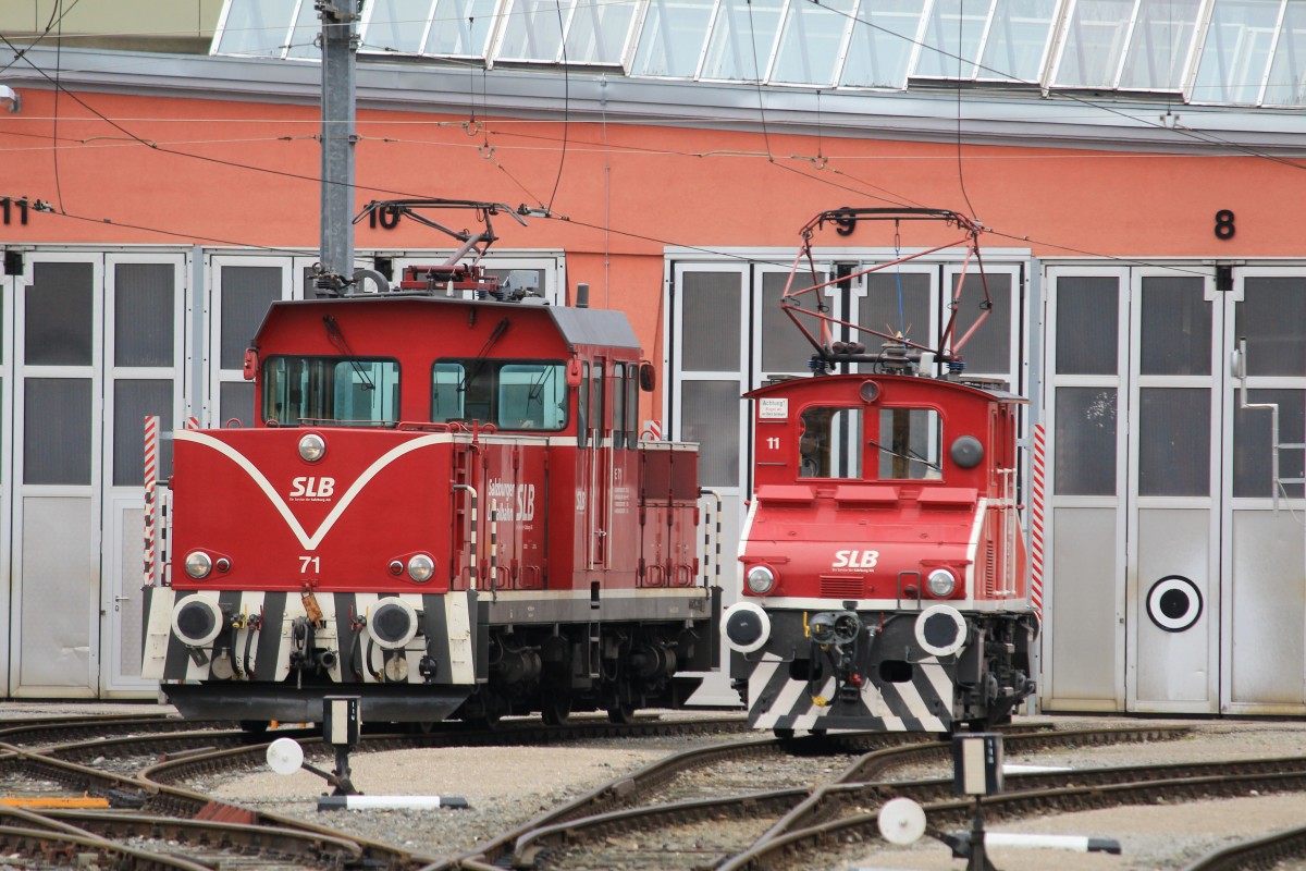 E 71 und E 11 sind am 3. Januar 2013 vor dem Lokschuppen abgestellt.