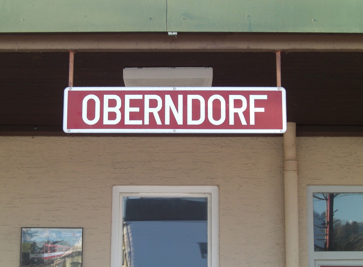 Ebenfalls an der Strecke der  Salzburger Lokalbahn  gelegen ist  Oberndorf . Aufgenommen am 8. Mai 2007.