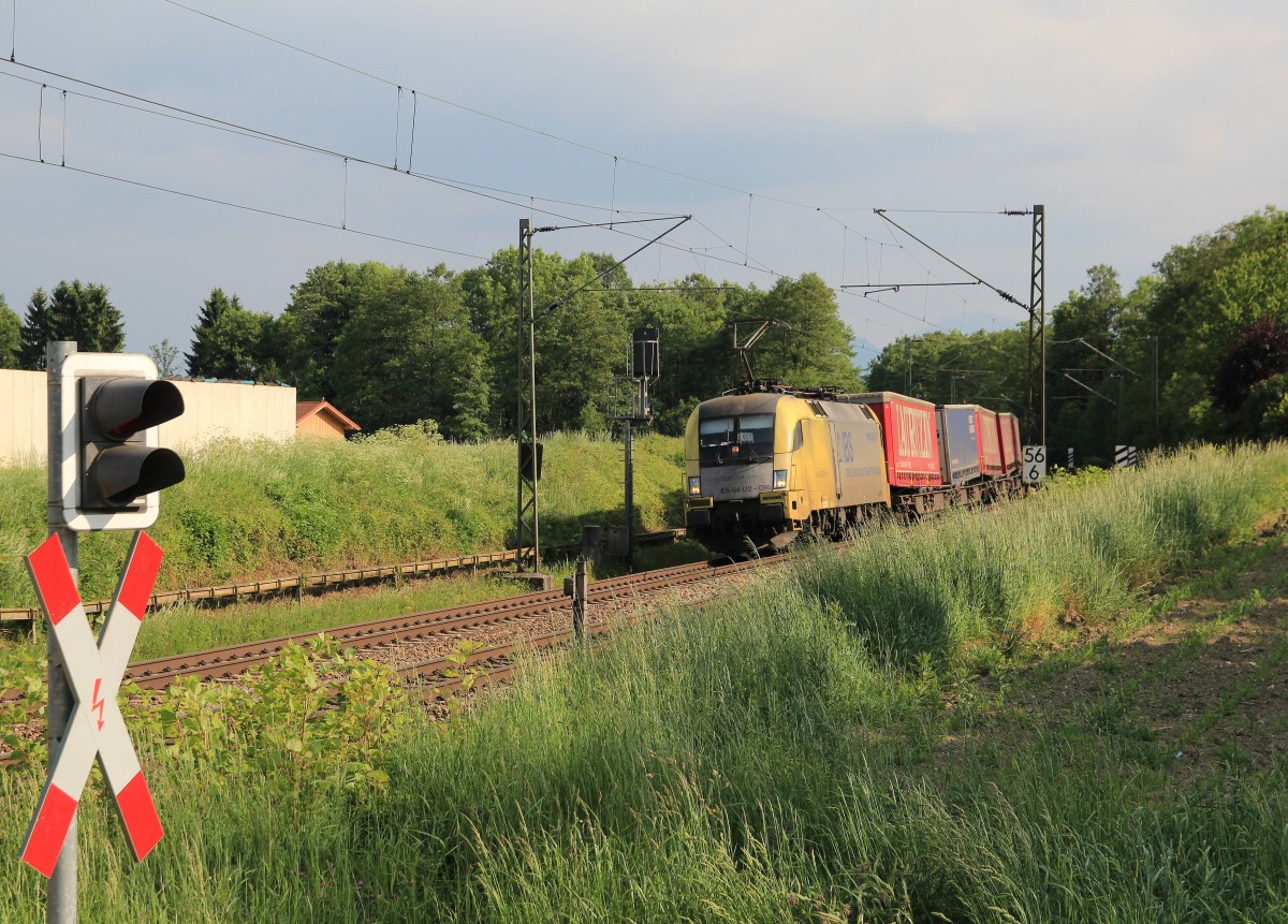 ES 64 U2-096 ist am 24. Mai 2014 bei Vogl in Richtung München unterwegs.