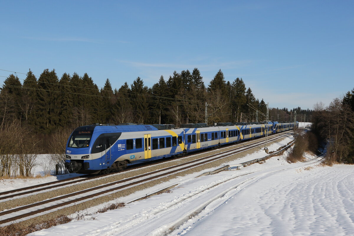 ET 301 war am 24. Januar 2022 bei Grabensttt im Chiemgau in Richtung Mnchen unterwegs.