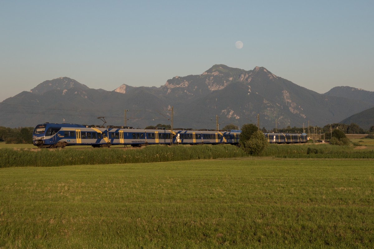 ET 304 war am 30. Juni 2015 auf dem Weg von Salzburg nach Mnchen. Aufgenommen bei Bernau am Chiemsee.
