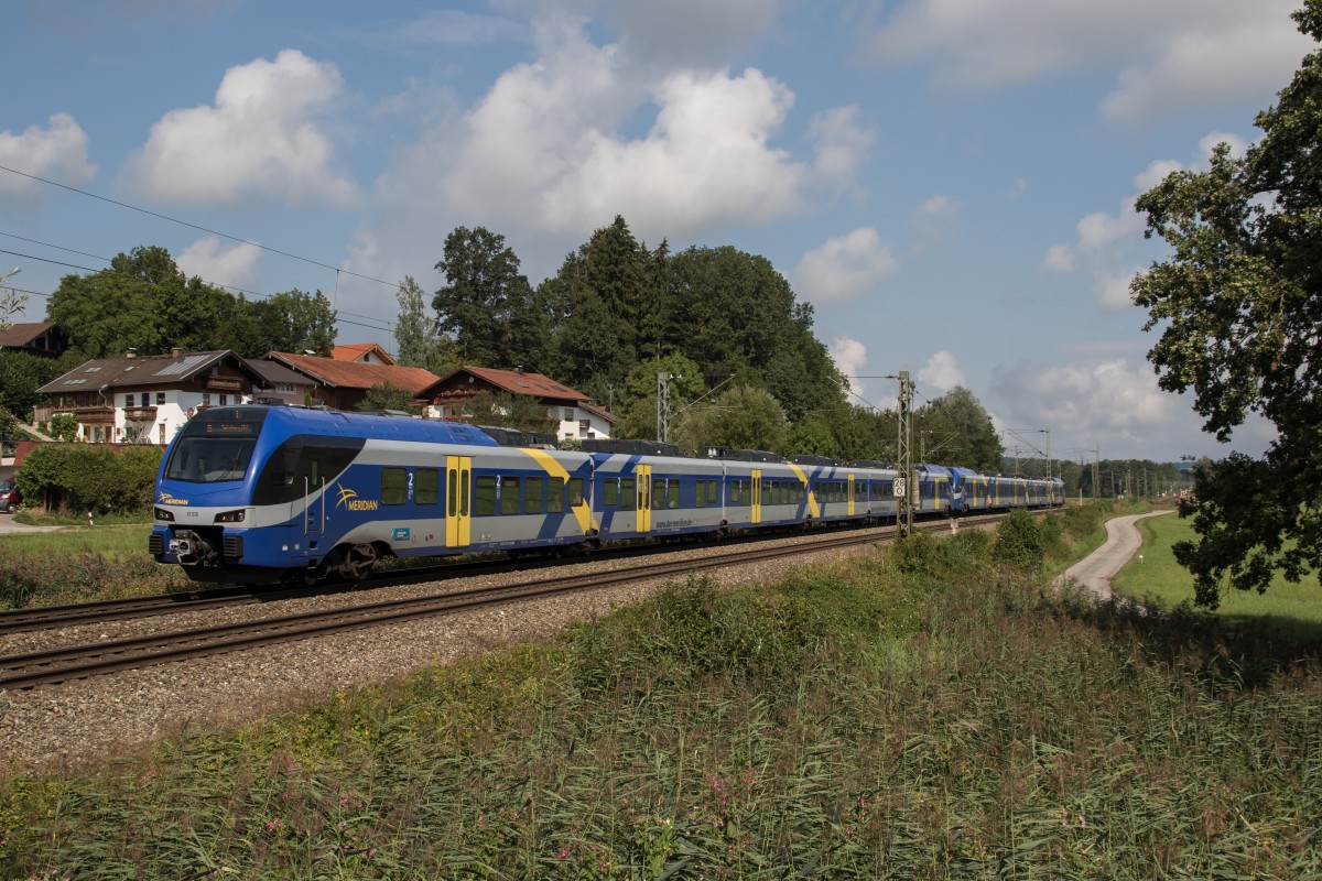 ET 310 war am 28. August 2015 bei Weisham in Richtung Salzburg unterwegs.