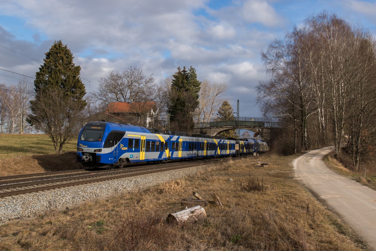 ET 313 auf dem Weg von Salzburg nach Mnchen. Aufgenommen 6. Januar 2016 bei bersee am Chiemsee.