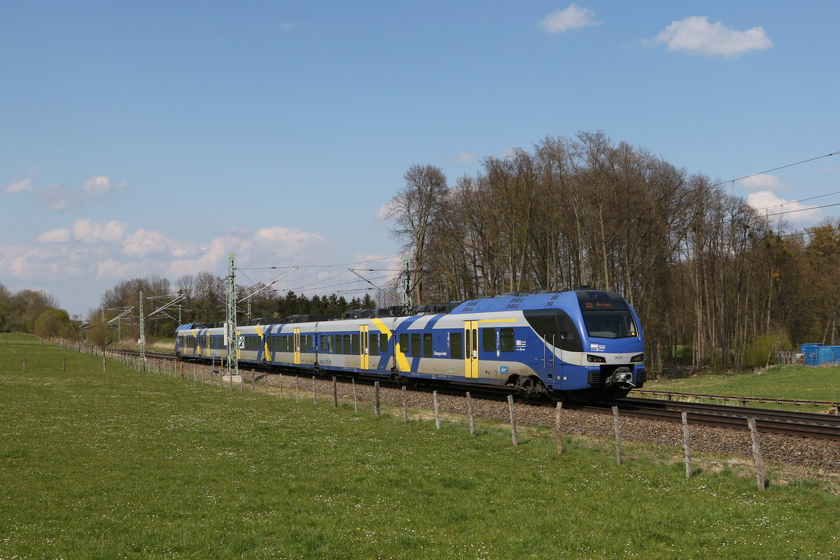 ET 317 war am 21. April 2021 bei Vogl in Richtung Rosenheim unterwegs.