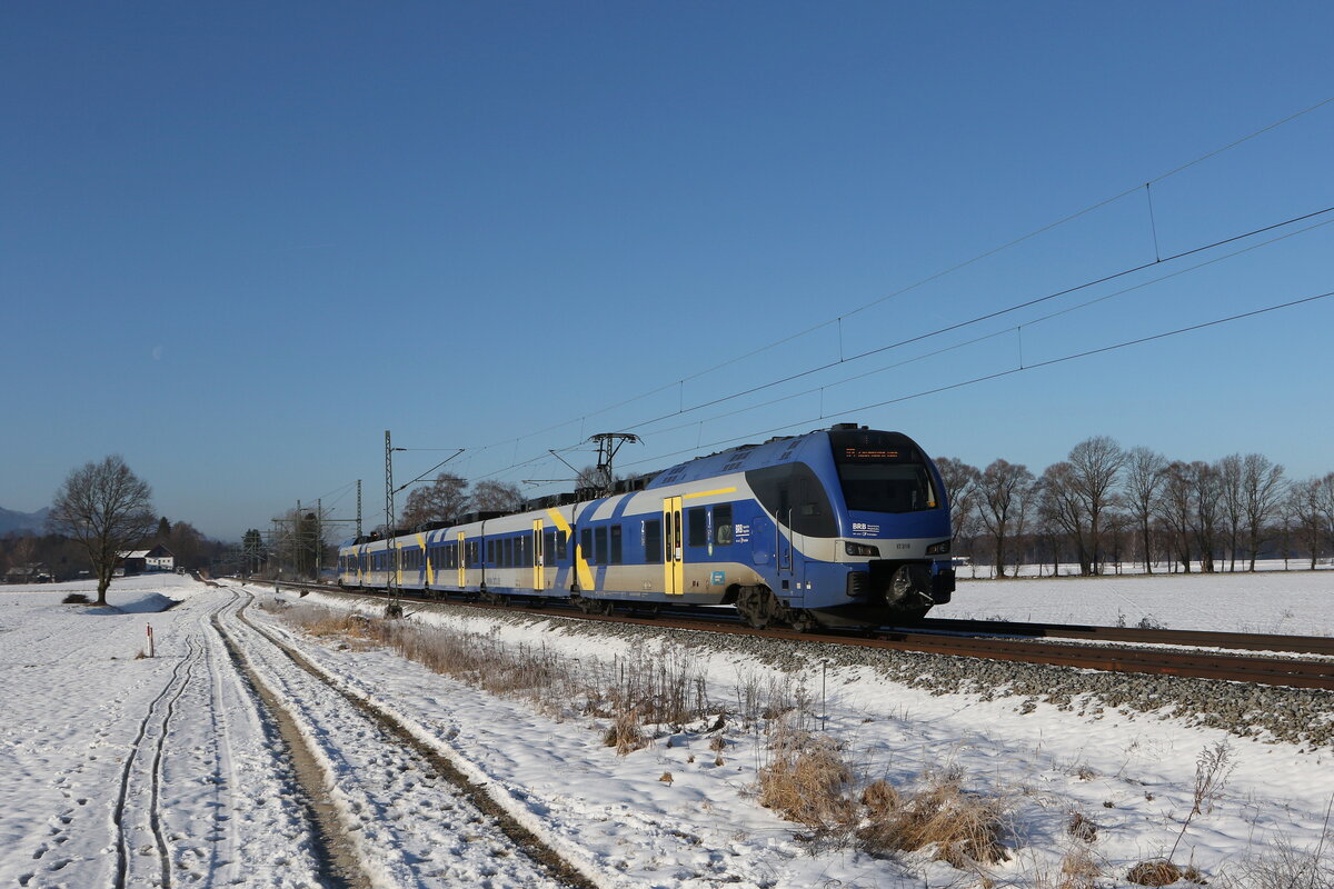 ET 318 war am 24. Januar 2022 bei bersee am Chiemsee in Richtung Salzburg unterwegs.