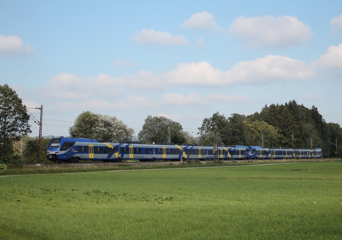 ET 321 auf dem Weg von Mnchen nach Freilassing. Aufgenommen am 30. September 2015 kurz nach Prien am Chiemsee.