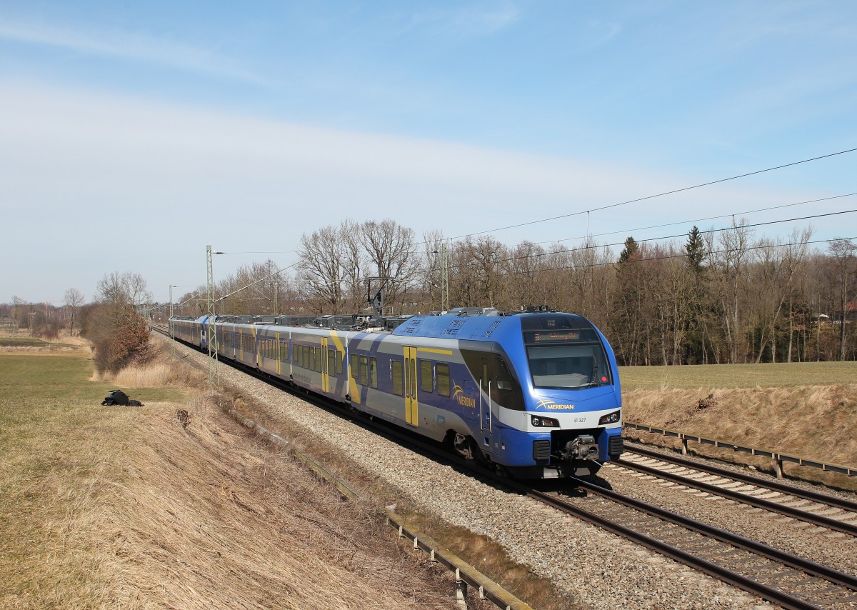 ET 327 von Mnchen kommend auf dem Weg nach Salzburg. Aufgenommen am 7. Mrz 2015 bei Hilperting.