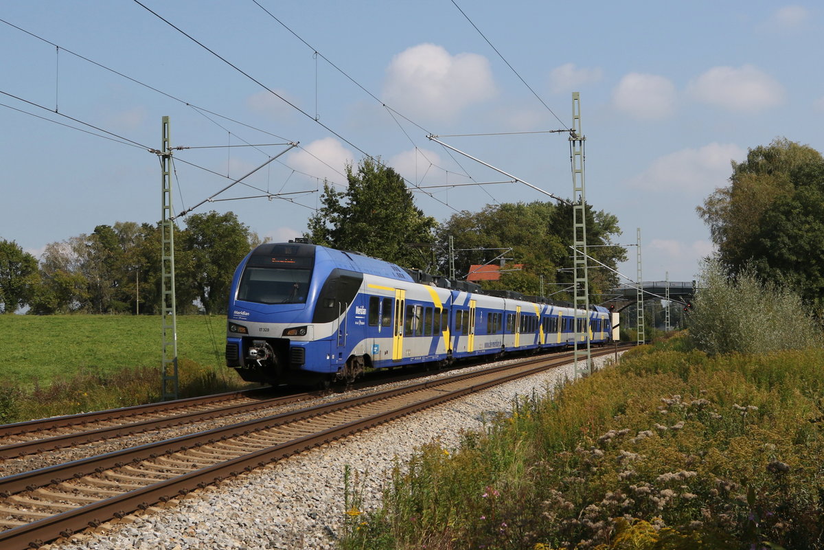 ET 328 auf dem Weg von Traunstein nach Rosenheim. Aufgenommen am 21. September 2020 bei bersee am Chiemsee.