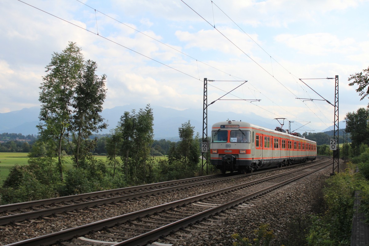 ET 420 001 bei der Rckfahrt am 21. September 2013 von Prien nach Mnchen, hier kurz vor Rimsting am Chiemsee.