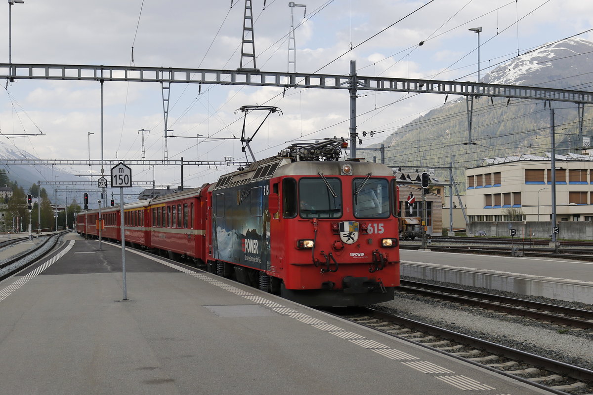 Ge 4/4 II 615  RePower  bei der Einfahrt in den Bahnhof von Samedan am 7. Juni 2019.