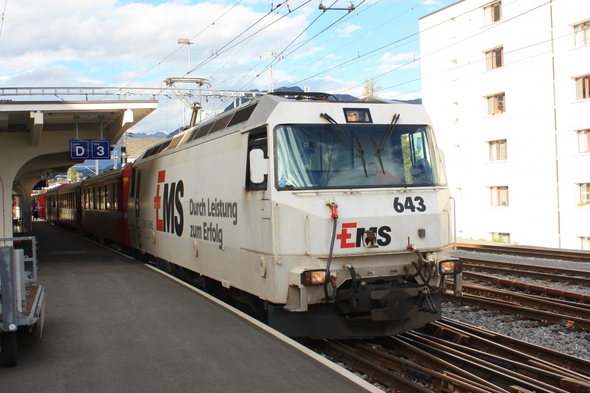 Ge 4/4 III 643 wirbt für den  EMS-Chemie-Konzern . aufgenommen am 18. august 2014 in Bahnhof von Davos.