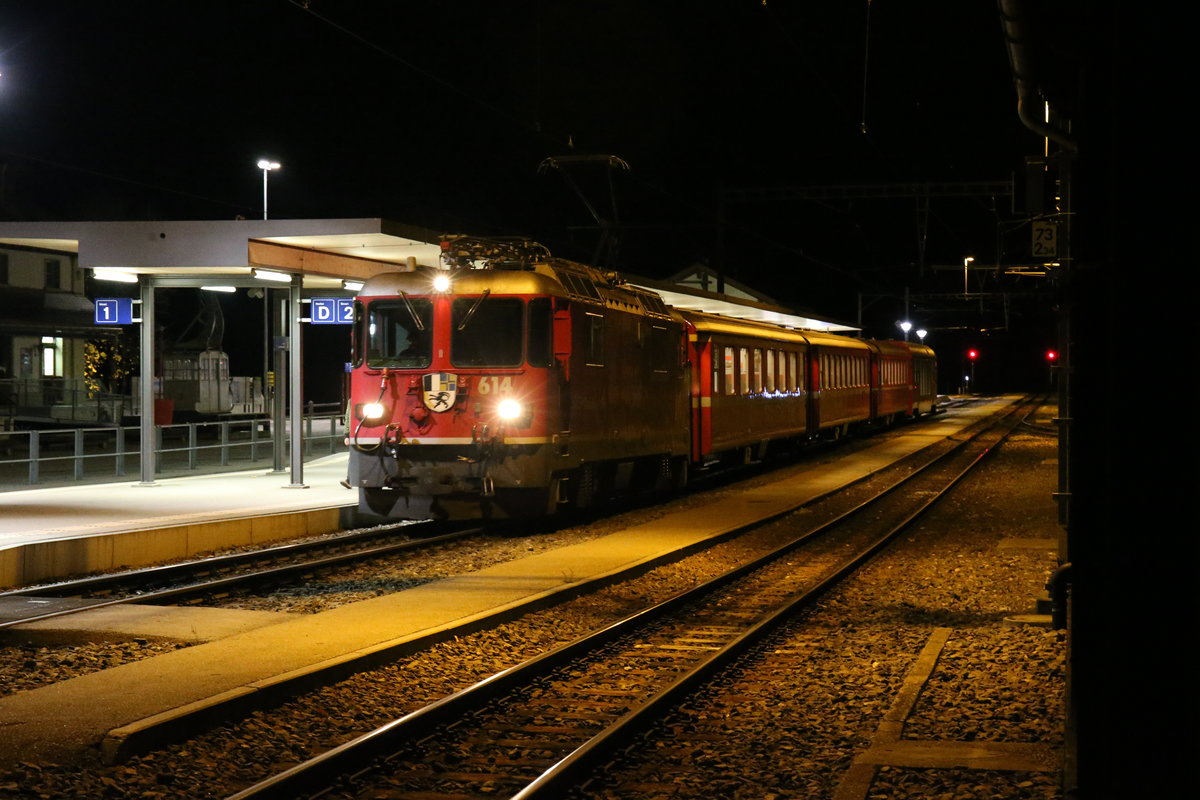 Ge 4/II 614  Schiers  am 30. Oktober 2017 im Bahnhof von Bergn.