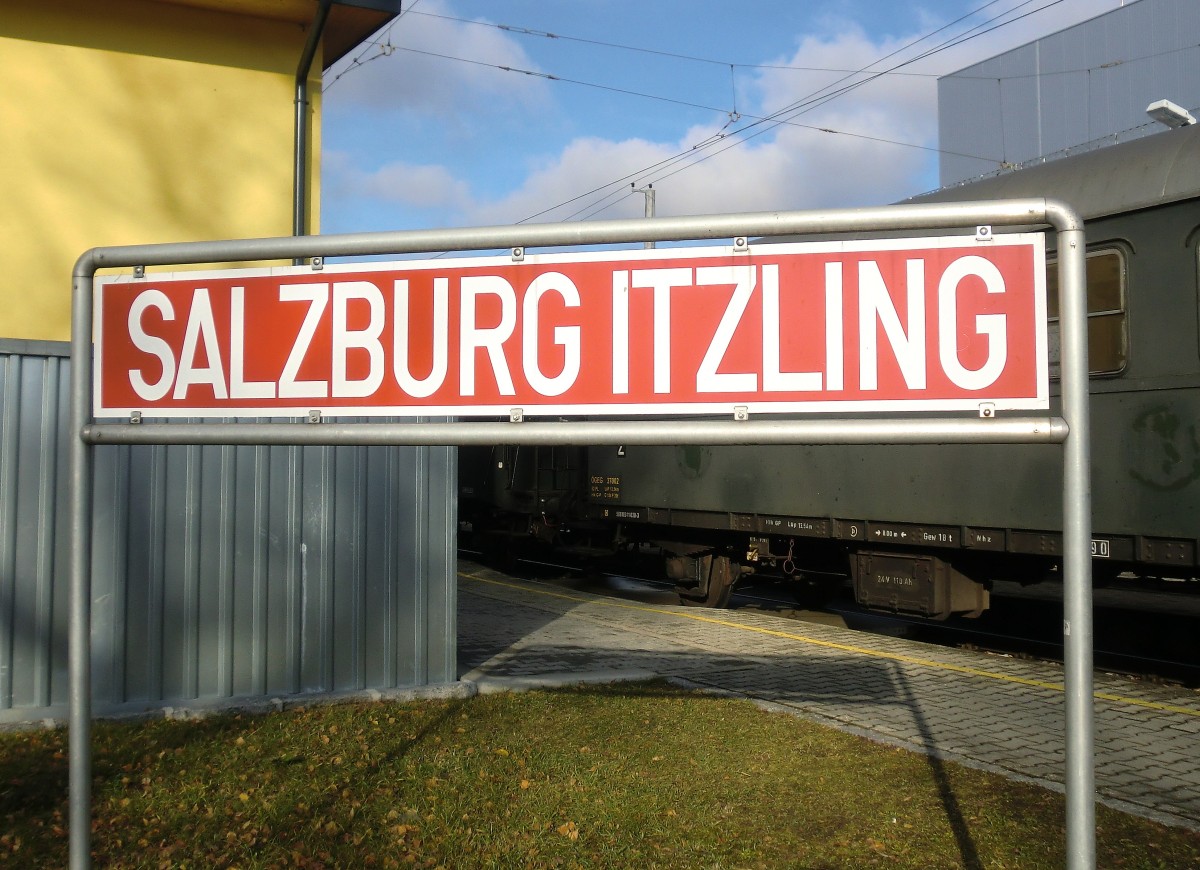 Haltepunkt  Salzburg Itzling  an der  Salzburger Lokalbahn  am 11. Dezember 2011.
