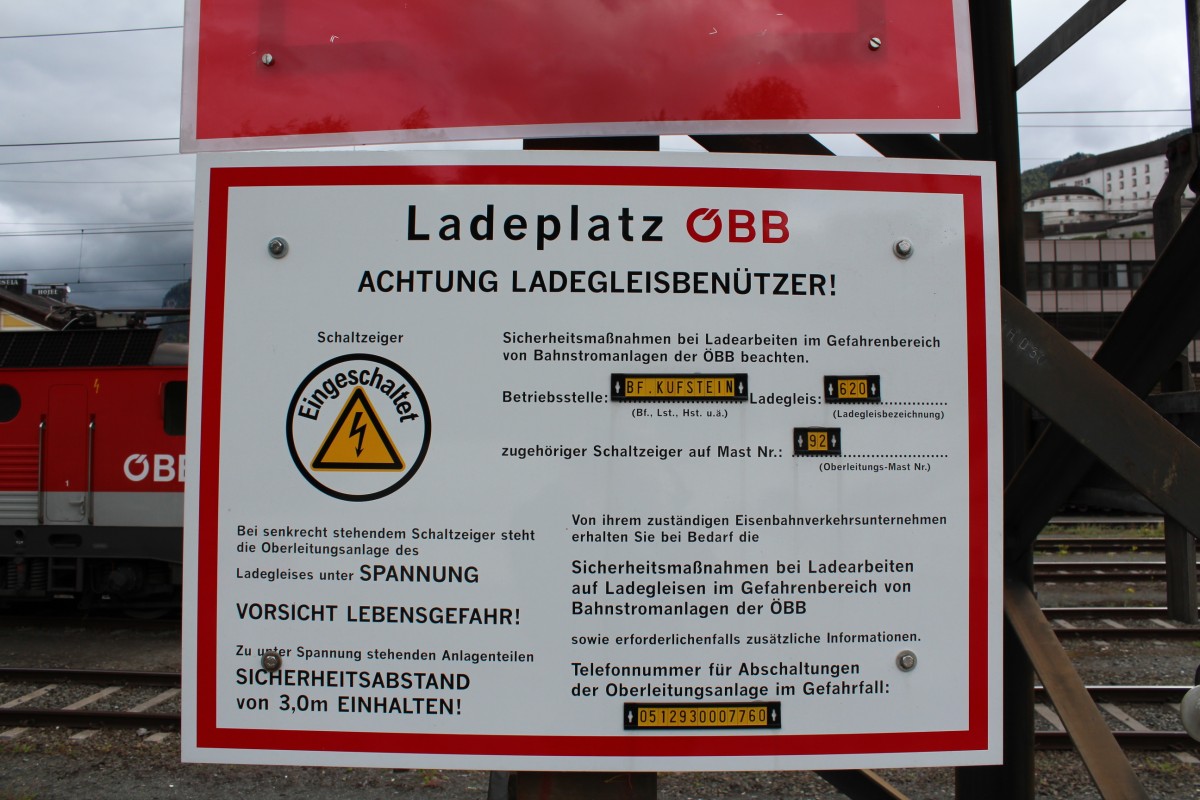 Hinweisschild im Bahnhof von Kufstein/Tirol am 6. Mai 2012.