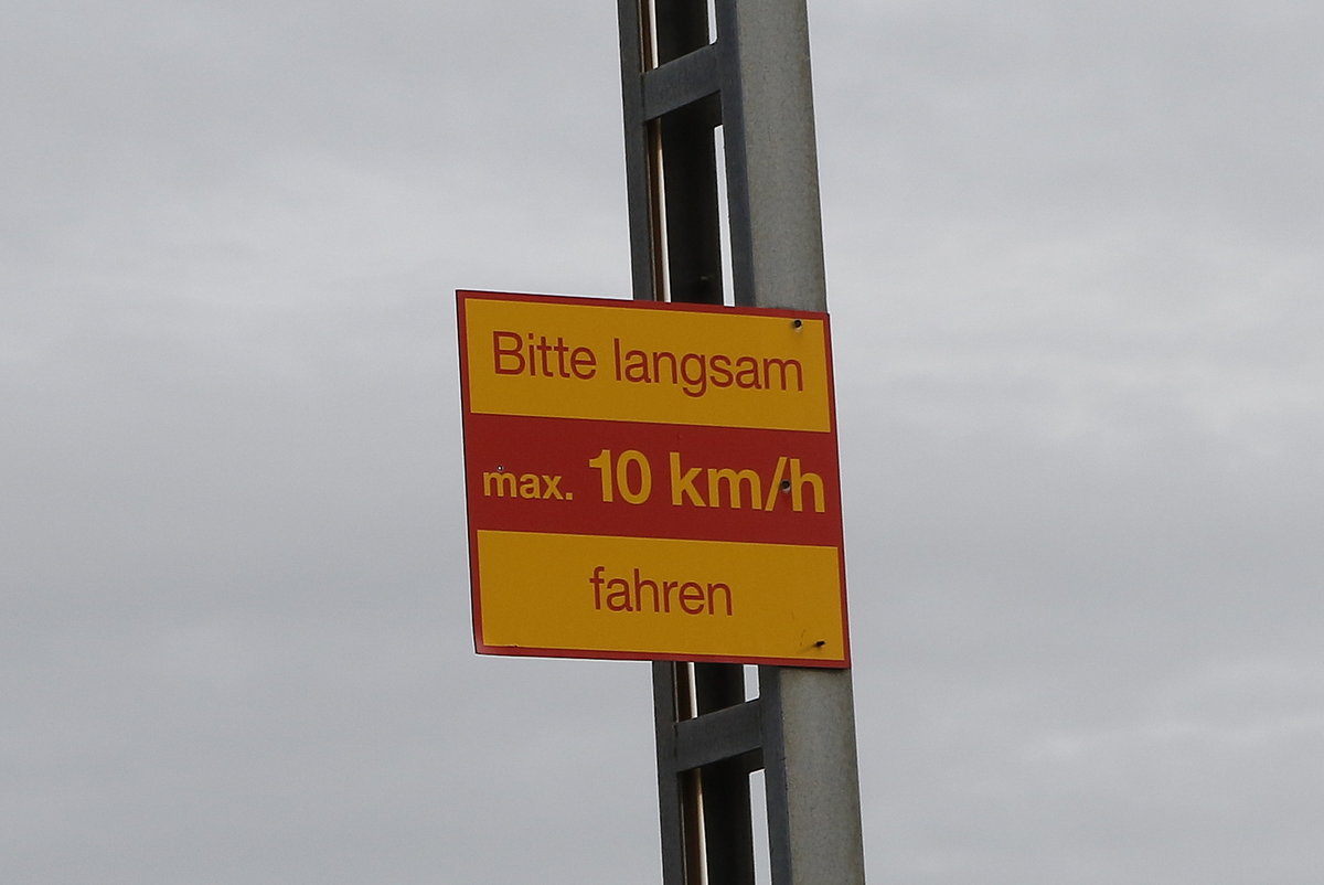 Hinweisschild im Bahnhof von Westerland/Sylt am 21. Mrz 2018.