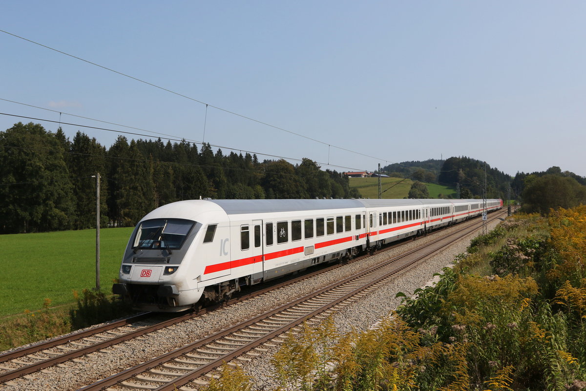IC aus Salzburg kommend am 13. September 2020 bei Grabensttt im Chiemgau.