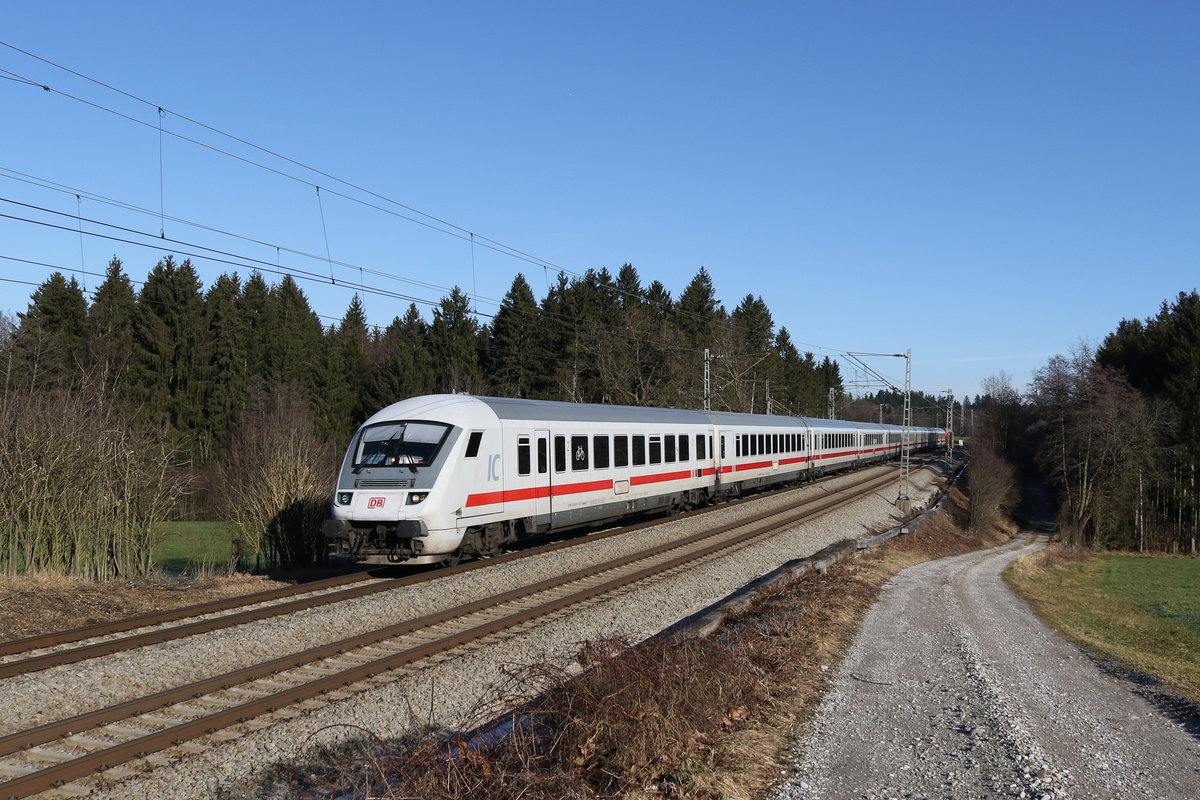 IC-Steuerwagen mit  EC  aus Salzburg kommend am 30. Dezember 2019 bei Grabensttt im Chiemgau.