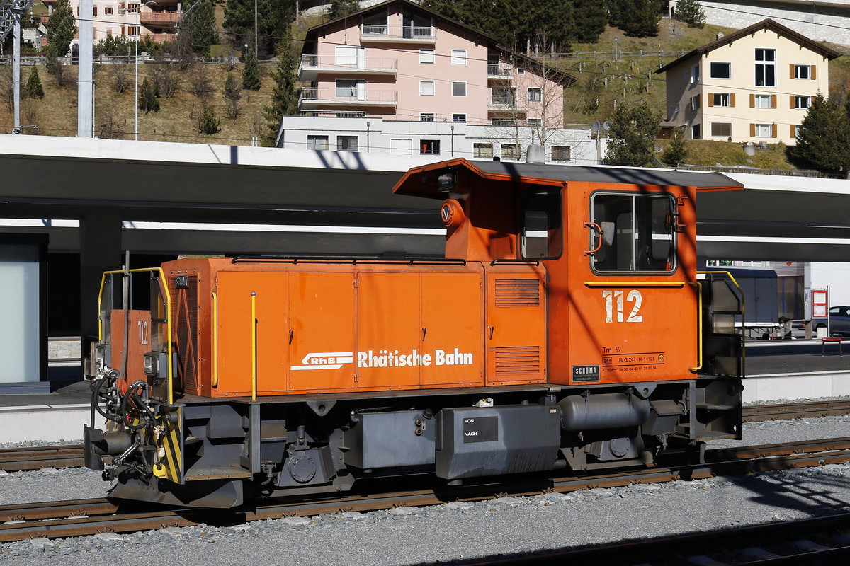 Lok Nr: 112 der BR RhB Tm 2/2 am 30. Oktober 2017 im Bahnhof von St. Moritz.