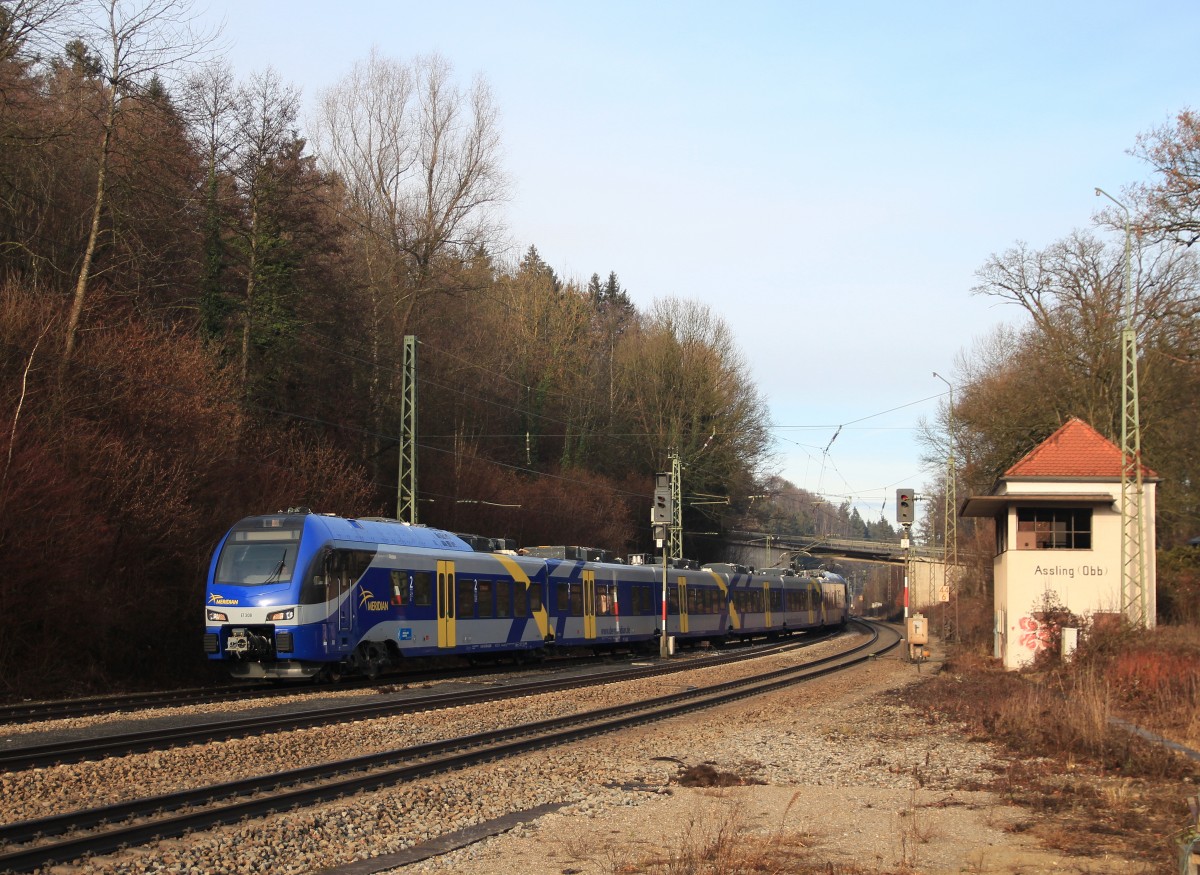 MERIDIAN-Triebwagen ET 308 am 22. Dezember 2013 bei der durchfahrt des Bahnhofs von Assling.