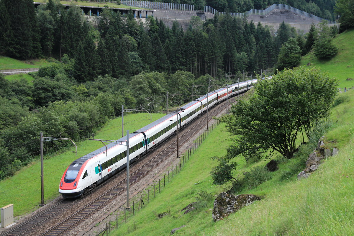 RABDe 500 042  Steivan Brunies  auf dem Weg in Richtung Gotthardt. Aufgenommen am 19. August 2014 bei Gurtnellen.