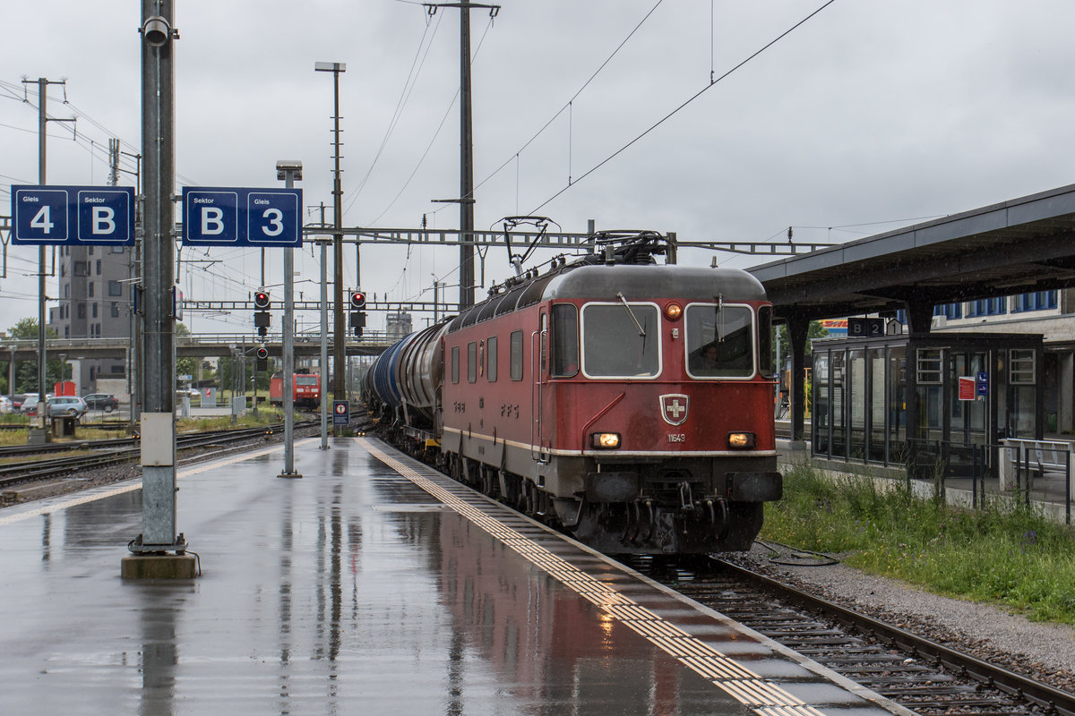 Re 6/6 II 11649 bei der Einfahrt in den Bahnhof von Buchs am 23. Mai 2016.