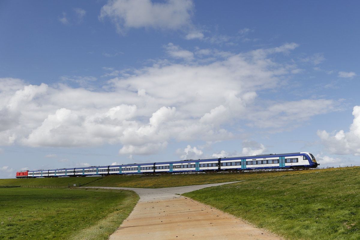 Regionalzug am 13. August 2017 auf dem Hindenburgdamm.
